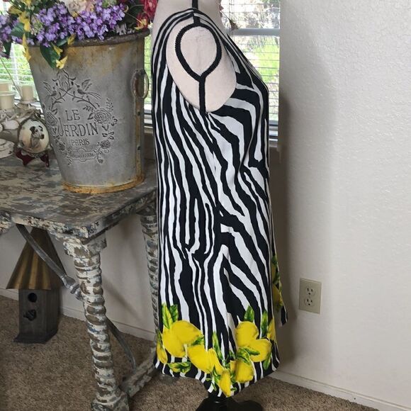 👗🌸HOST PICK🌸👗Bloomingdales Silk Zebra Shift Dress with Lemons at Hem - Picture 3 of 10